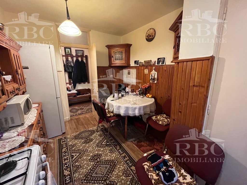 Apartament 3 camere decomandat bloc vechi Zorilor