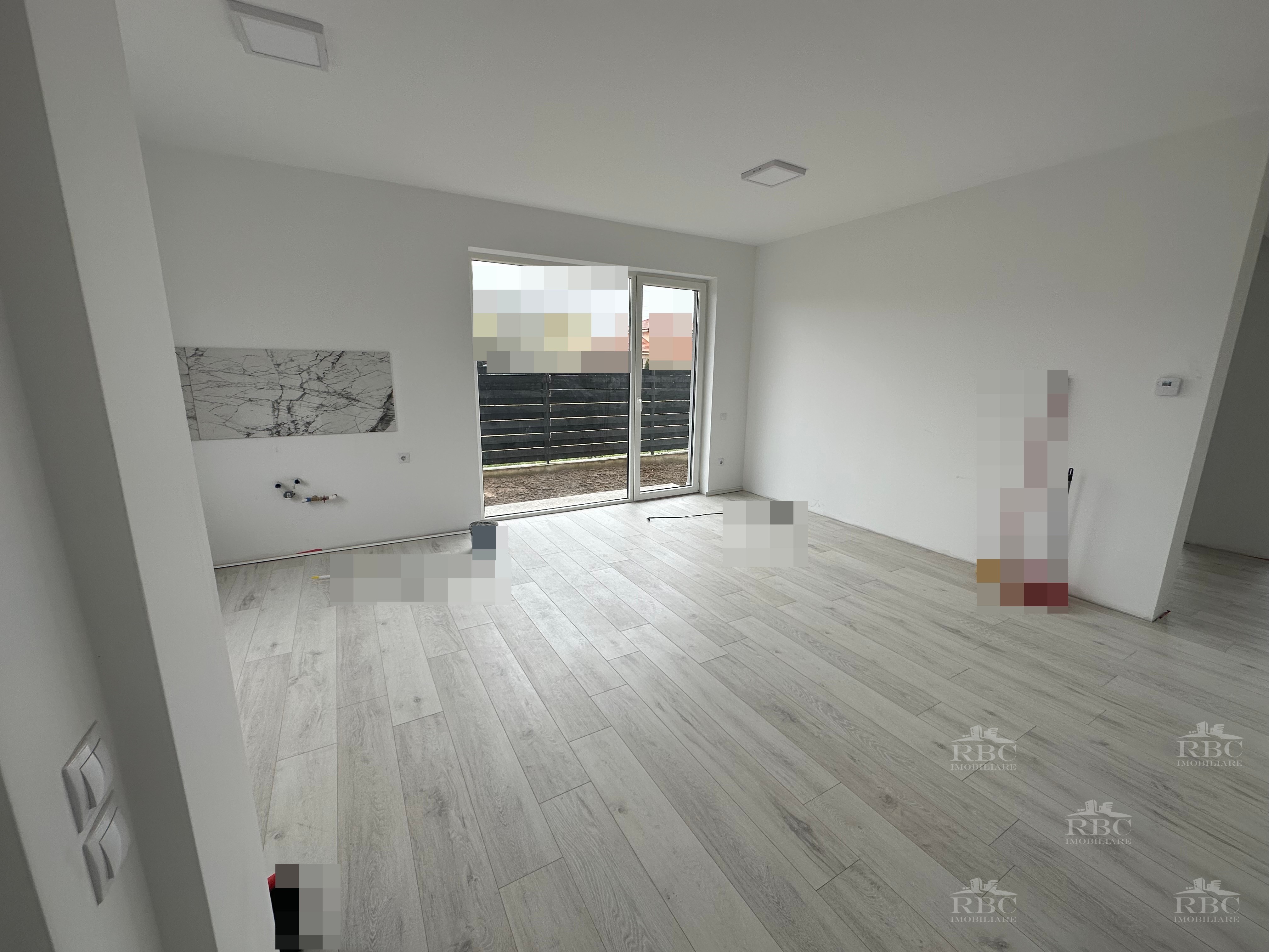 Apartament in vila cu 3 camere si curte in Floresti