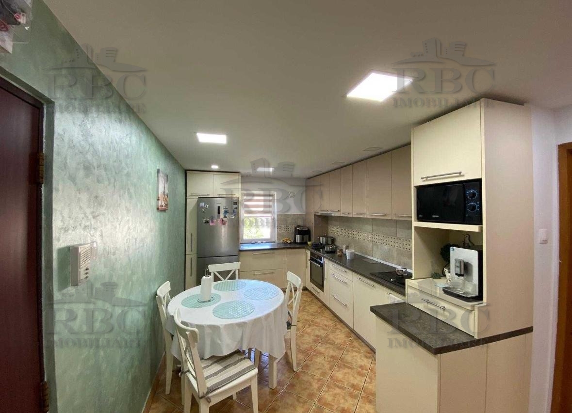 Apartament cu 4 camere in Zorilor etaj 2 zona Golden Tulip