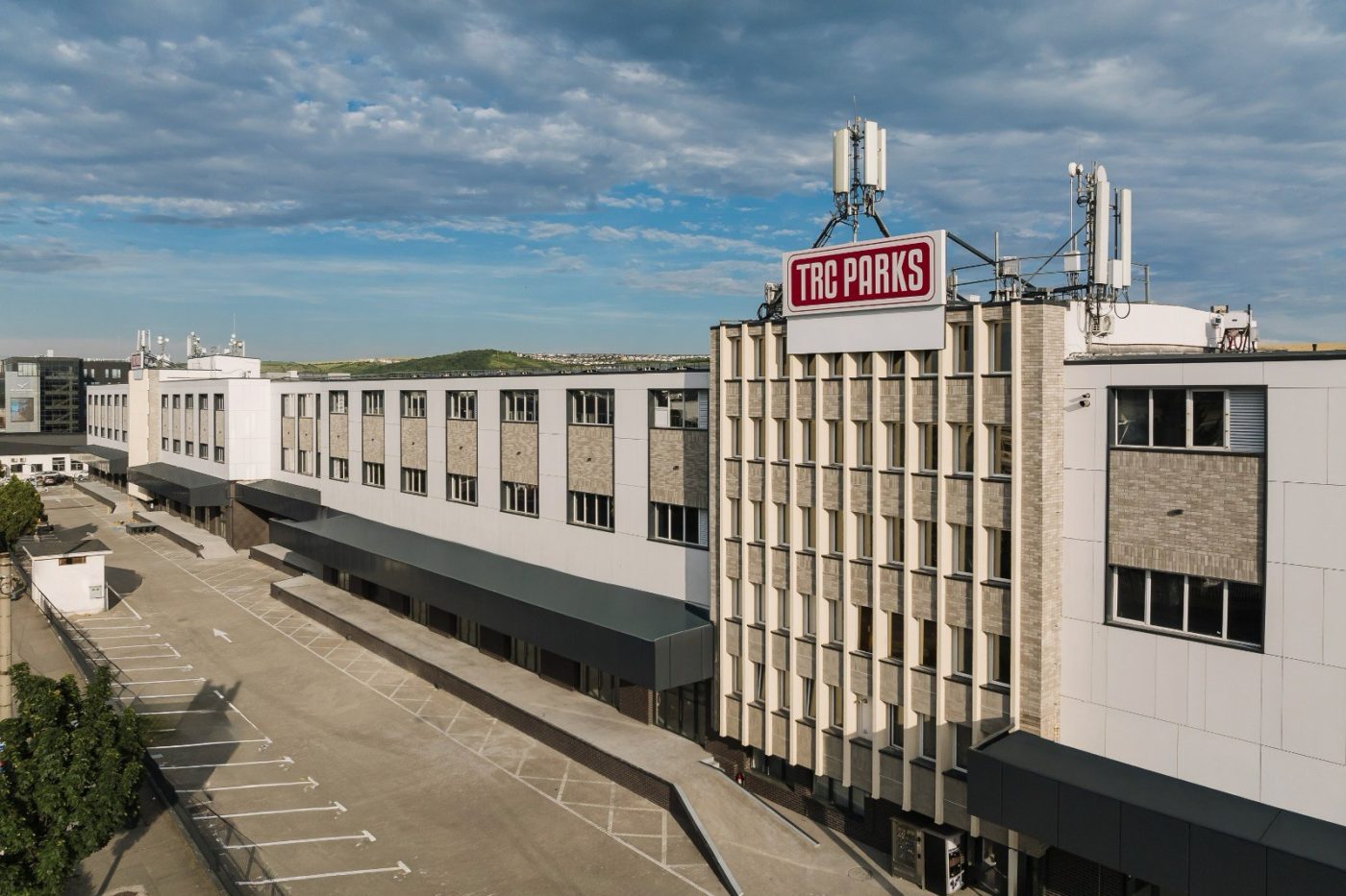 Spațiu showroom modular 144 – 576 mp cu vitrină