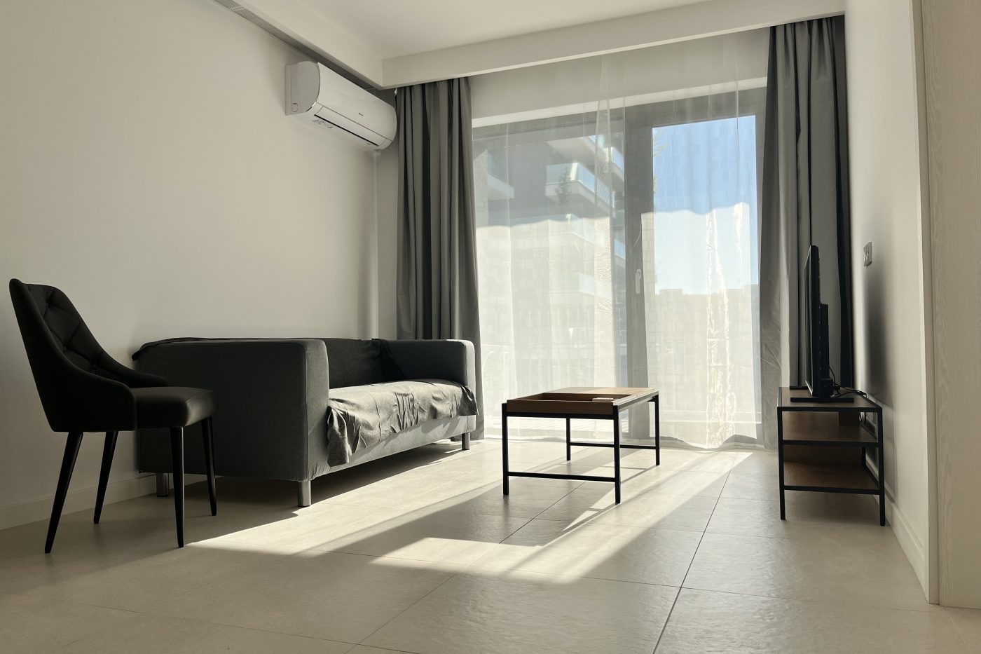 Apartament 1 camera cu nisa de dormit si parcare inclusa – prima inchiriere