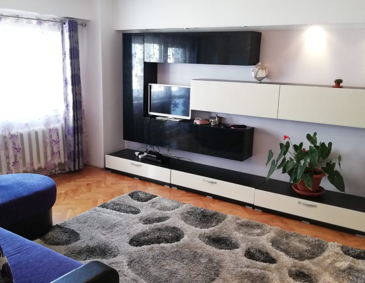 Apartament 3 camere semidecomandat in Piata Cipariu