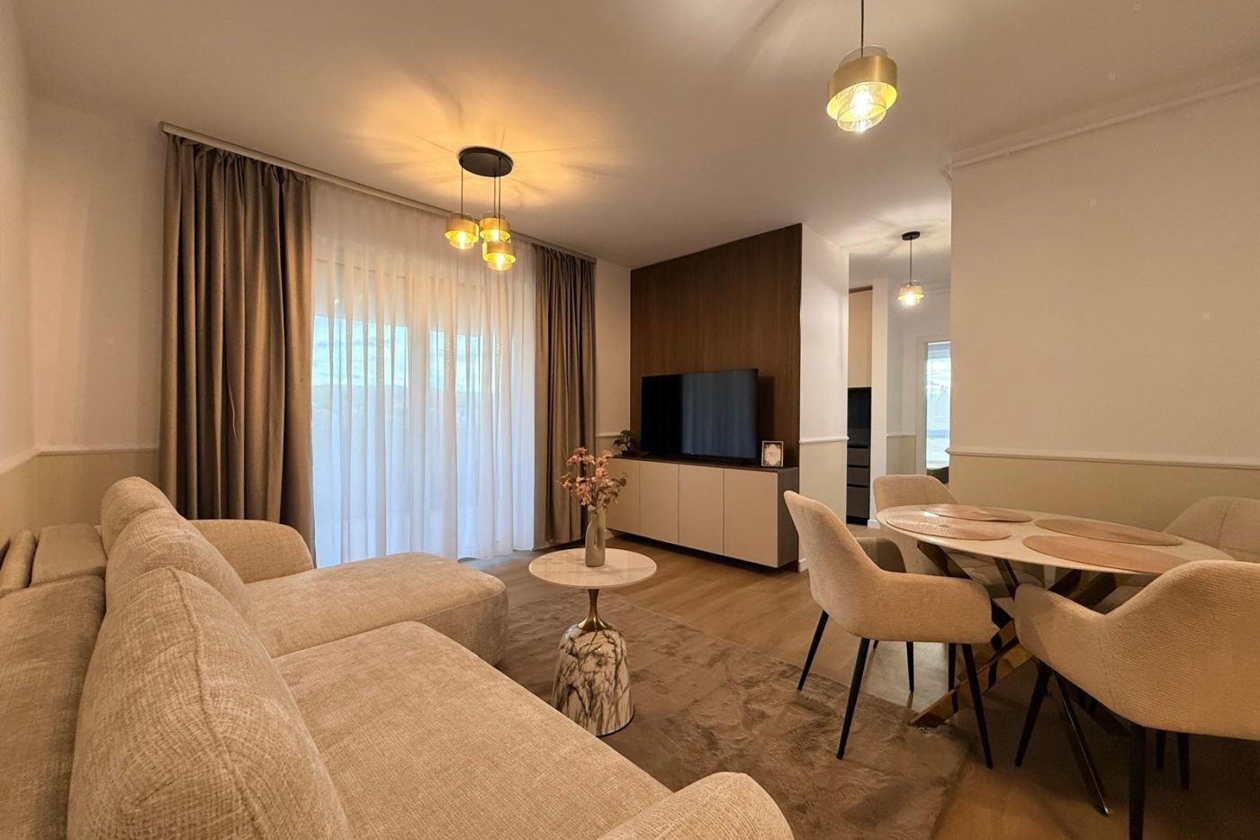 Apartament 3 camere Floresti zona Tineretului